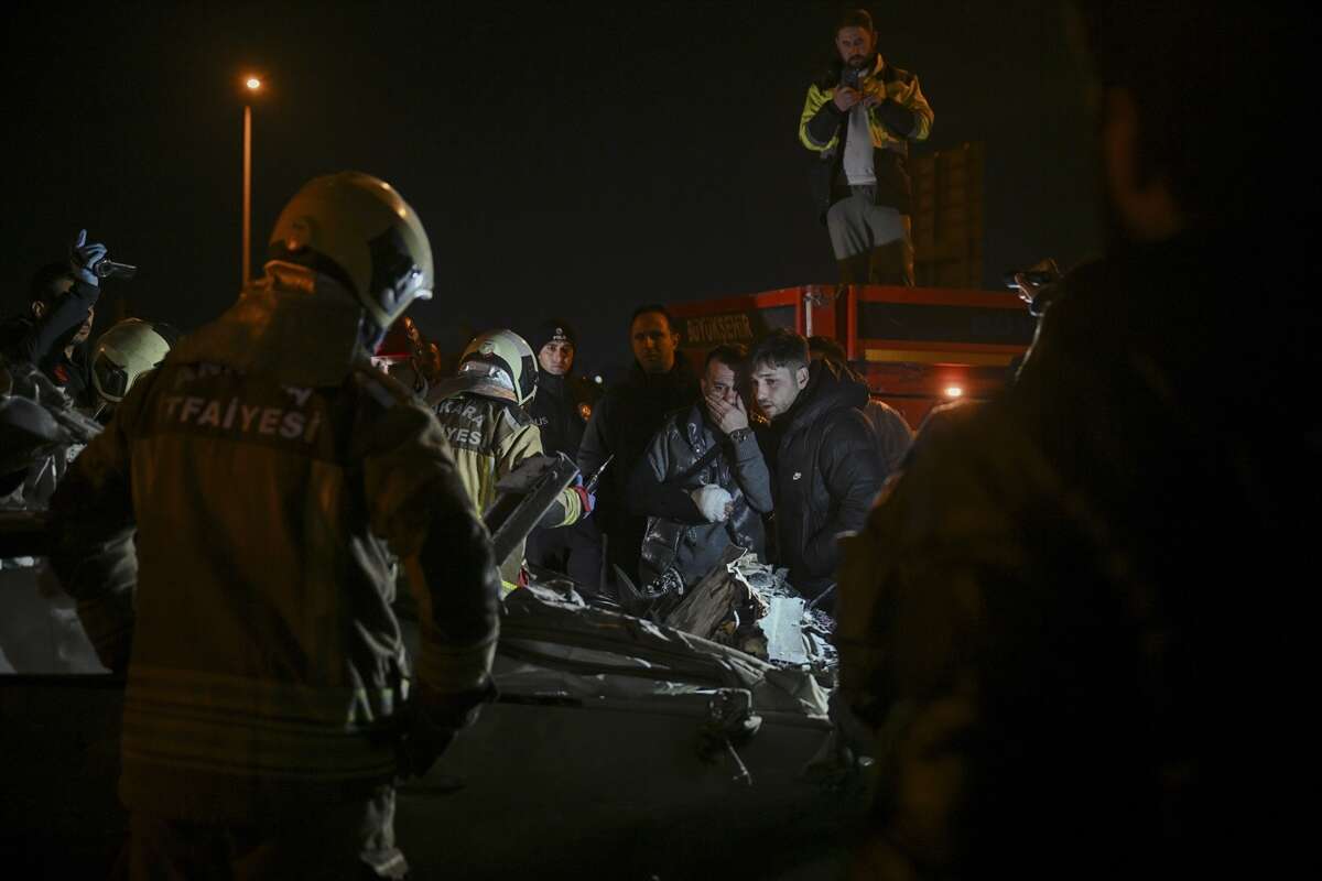 TIR’ın altına giren lüks otomobil, 2 kişiye mezar oldu 10